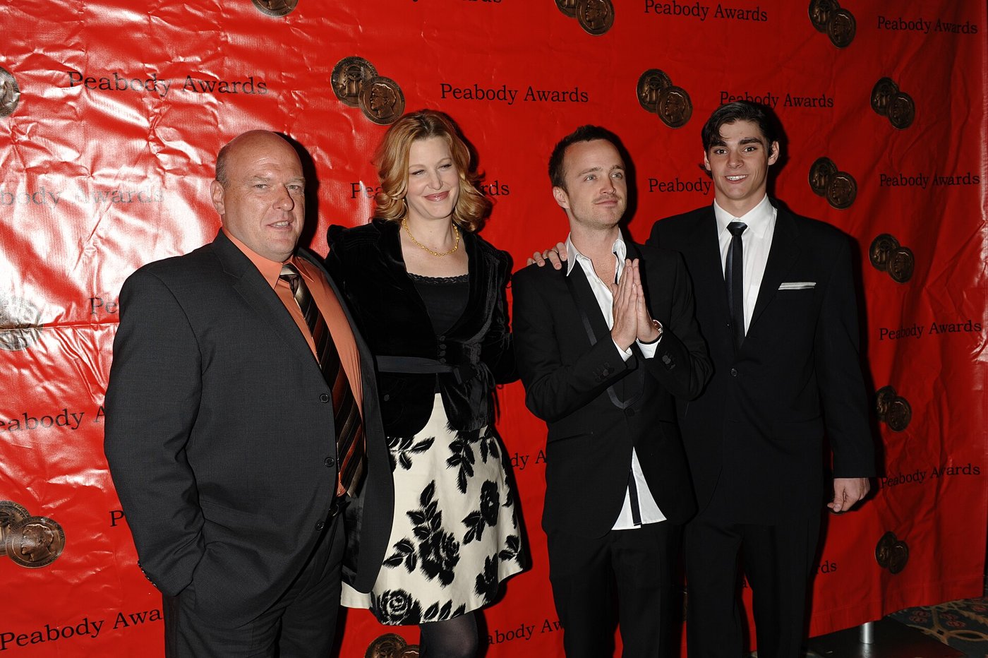 With the Breaking Bad cast, Peabody Awards, 2009. Anders Krusberg / Peabody Awards, CC BY 2.0, Wikimedia Commons